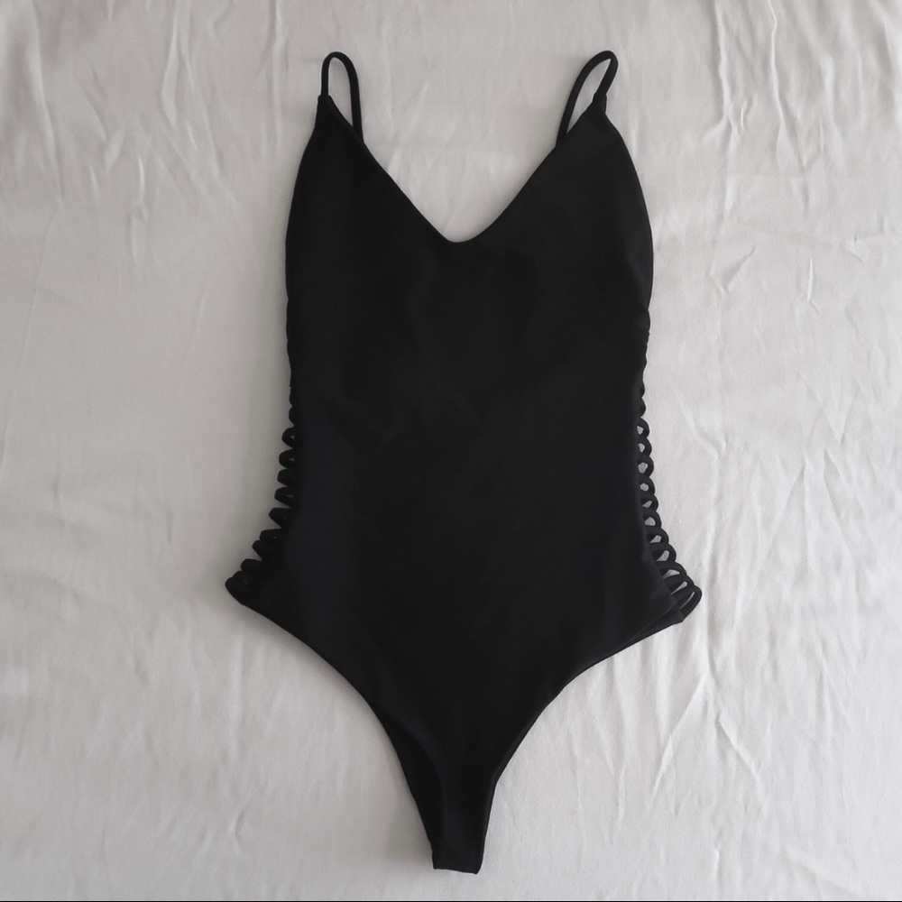 Stone Fox black one piece swimsuit 🖤